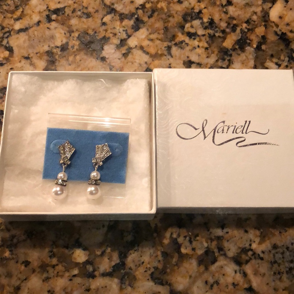 Pearl drop earrings